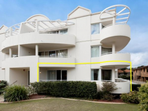 1 'SEASHELLS' 21-23 MAGNUS STREET – WIFI, POOL, LIFT & AIR CONDITIONING